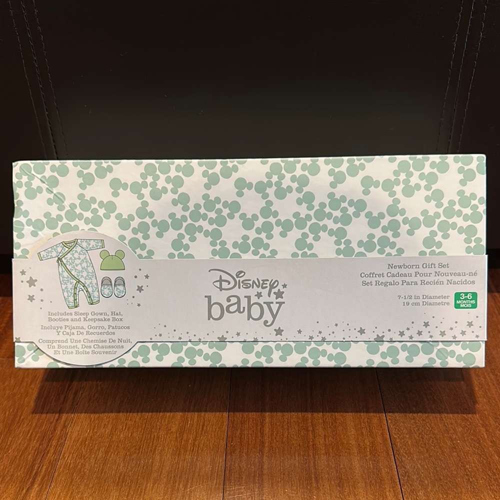 Disney Baby Green and White Newborn Set